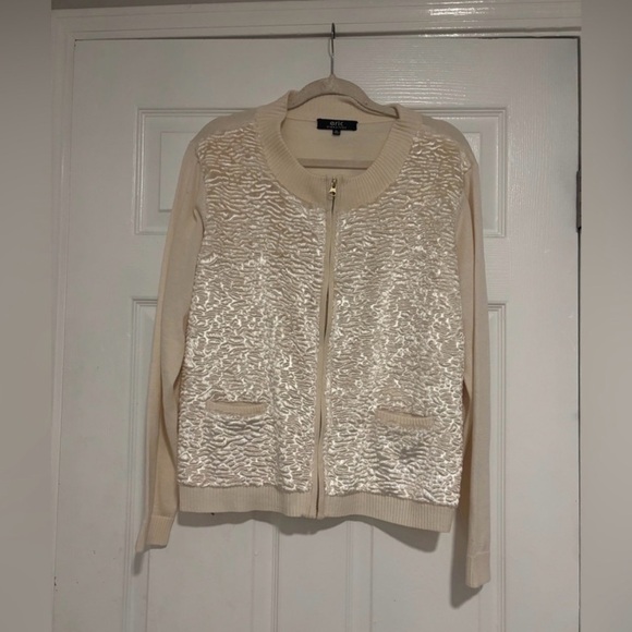 Signature Jackets & Blazers - Signature Cream Textured Bomber Jacket (vintage 90s)